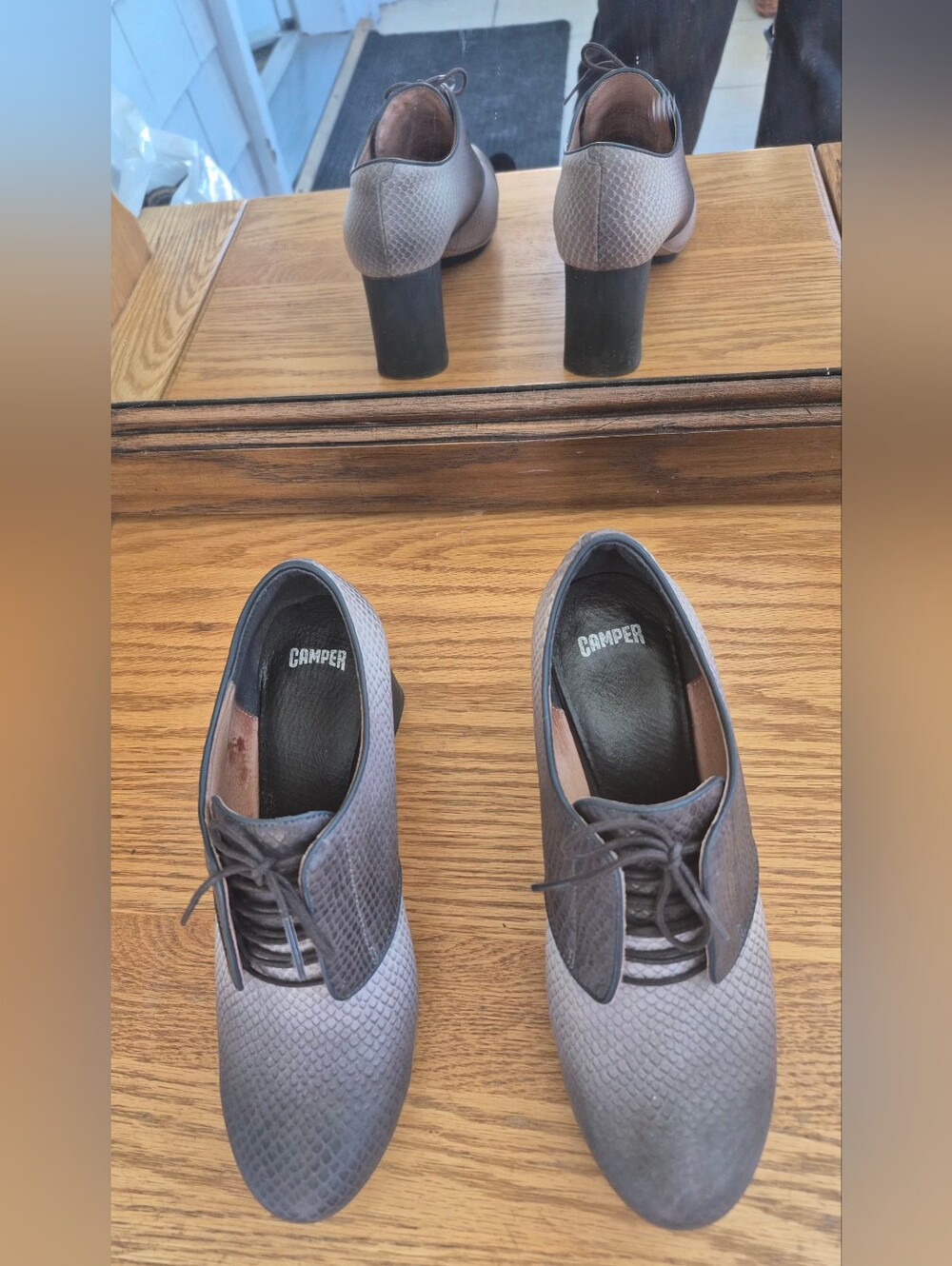 Camper Spain Myriam Grey Snake Embossed Nubuck Leather Oxford Pumps Heels 38 8